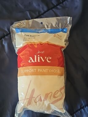Hanes White Support Pantyhose Pack